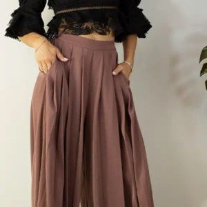 Wide leg pleated pant in mauve!